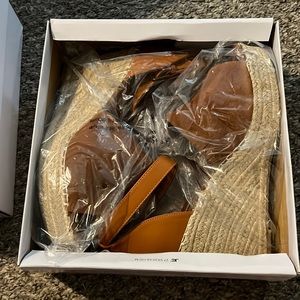 NEW Steve Madden espadrille wedges, suede tan
